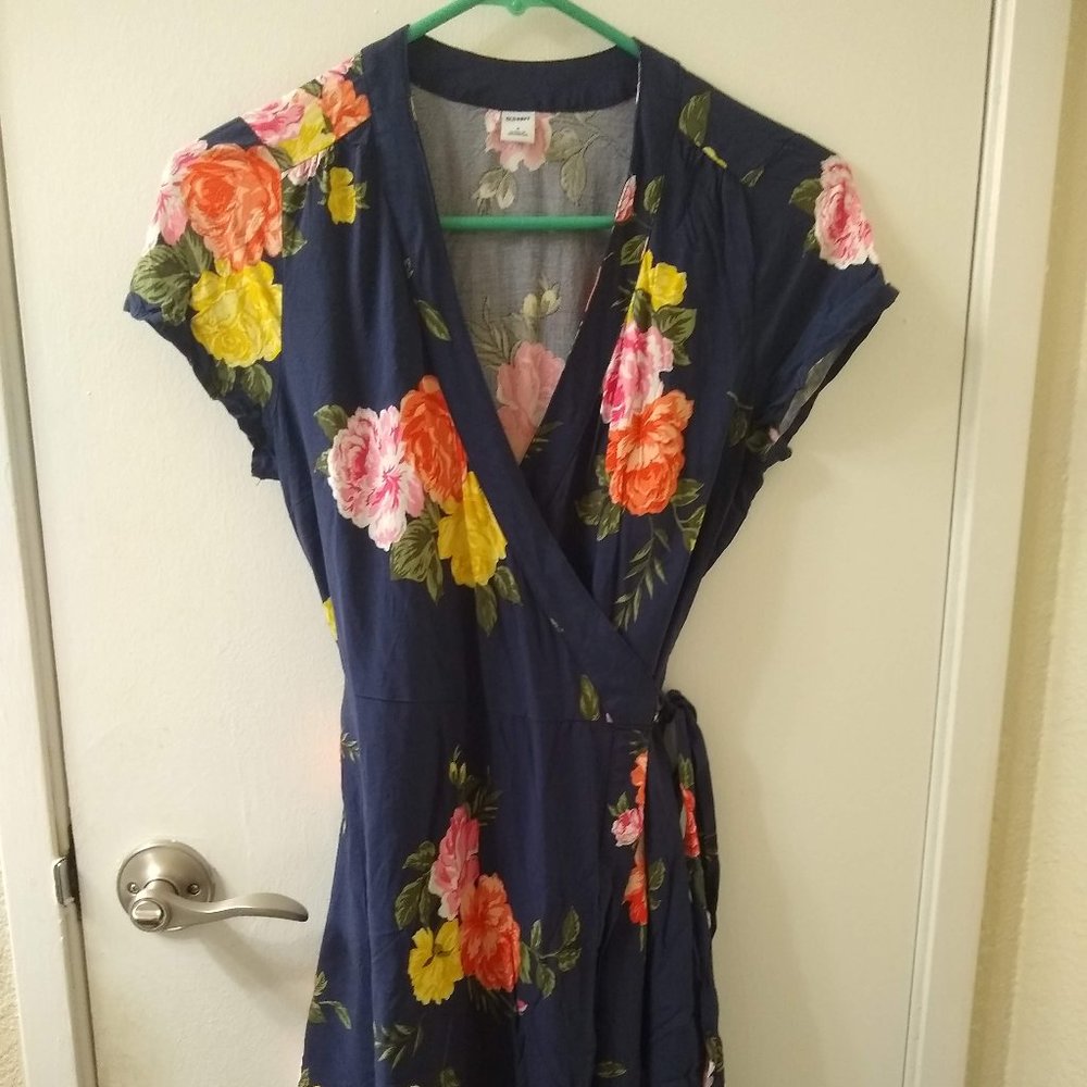 Old Navy floral true wrap dress size small